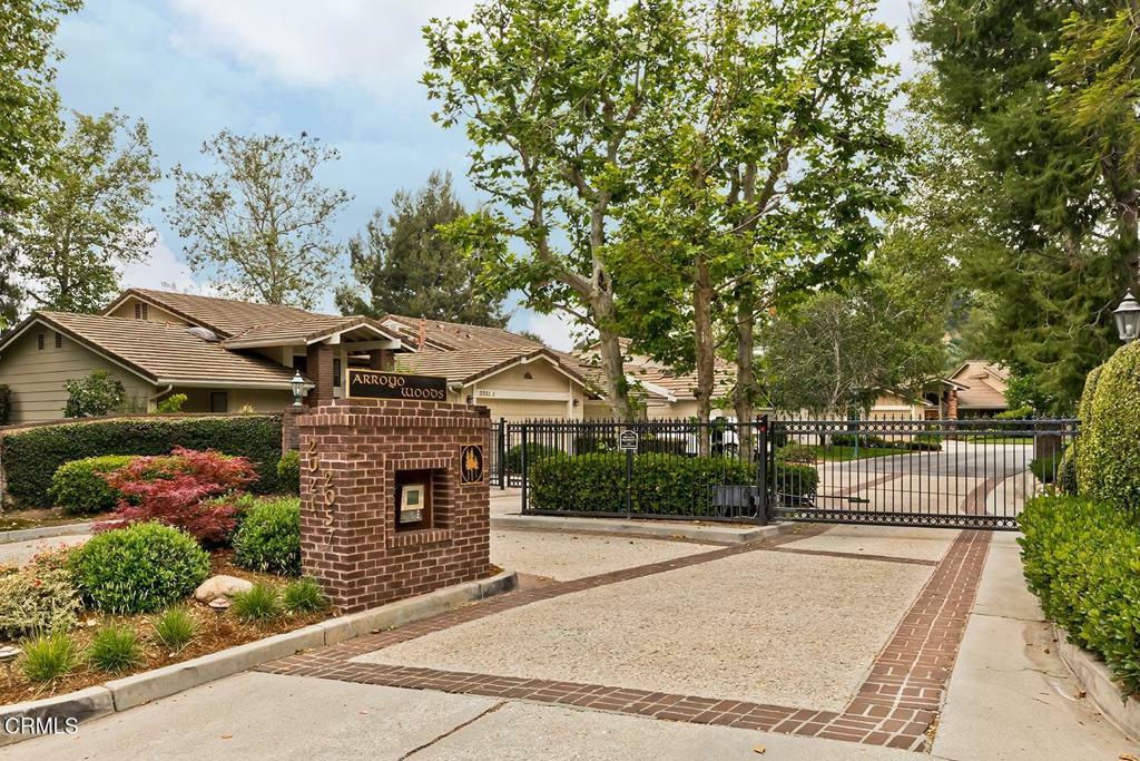 Property Photo:  2025 Rosemont Avenue 2  CA 91103 