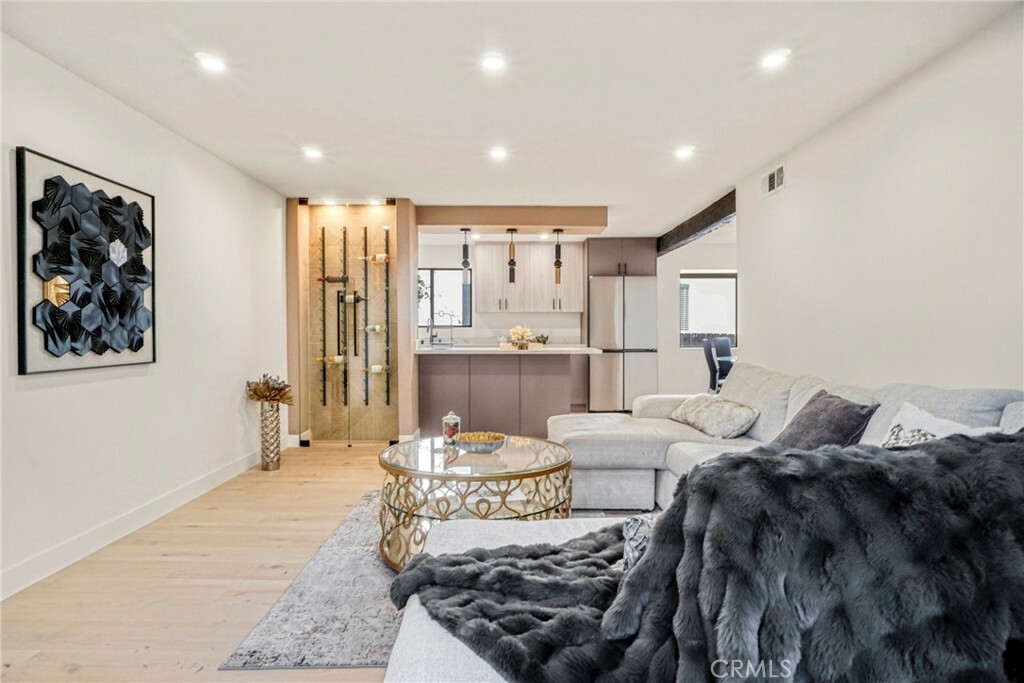 Property Photo: 12938 Valleyheart Drive 5 CA 91604