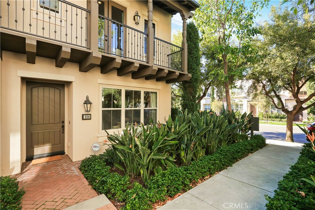 Property Photo: 220 Kempton CA 92620