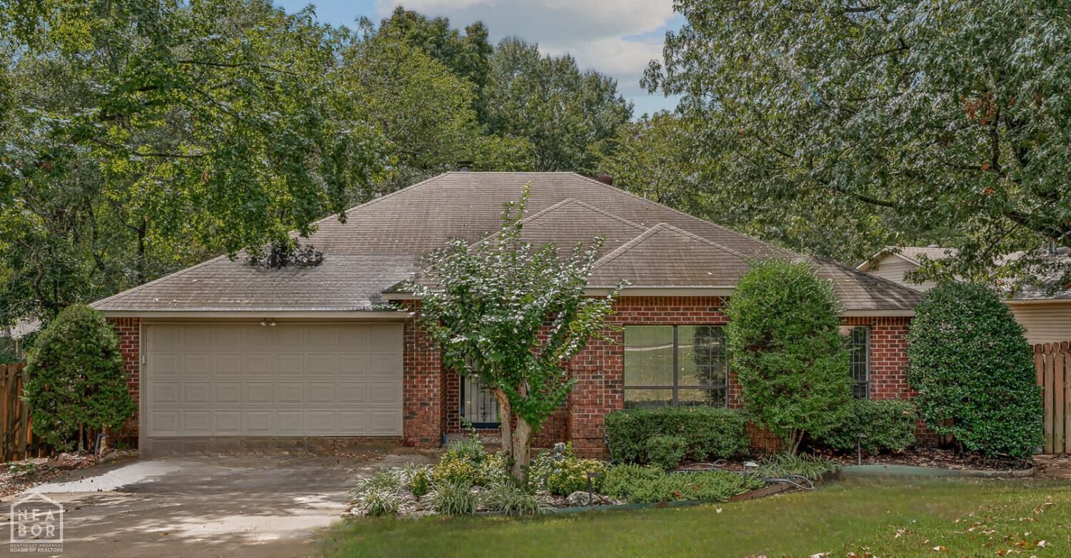 Property Photo:  2009 Village Drive  AR 72404