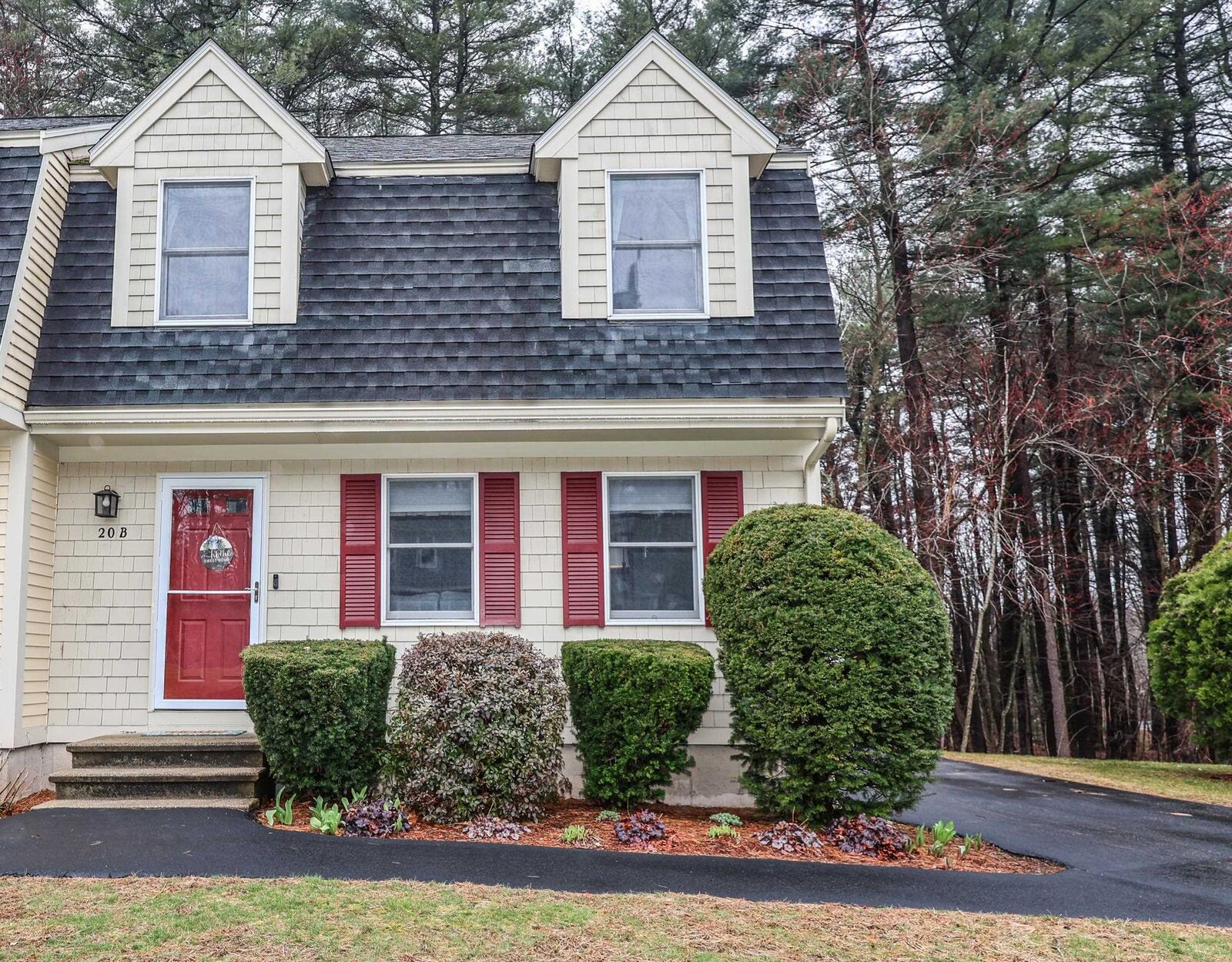 Property Photo: 20 Holly Lane NH 03051