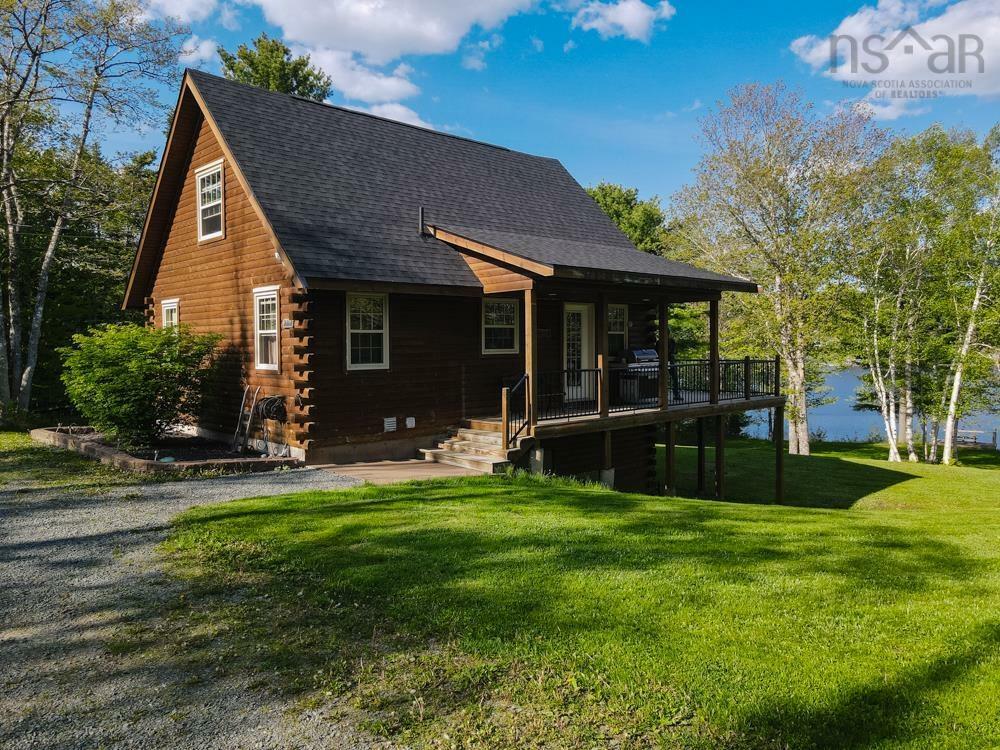 Property Photo: 202 Lakecrest Drive NS B0N 1Z0