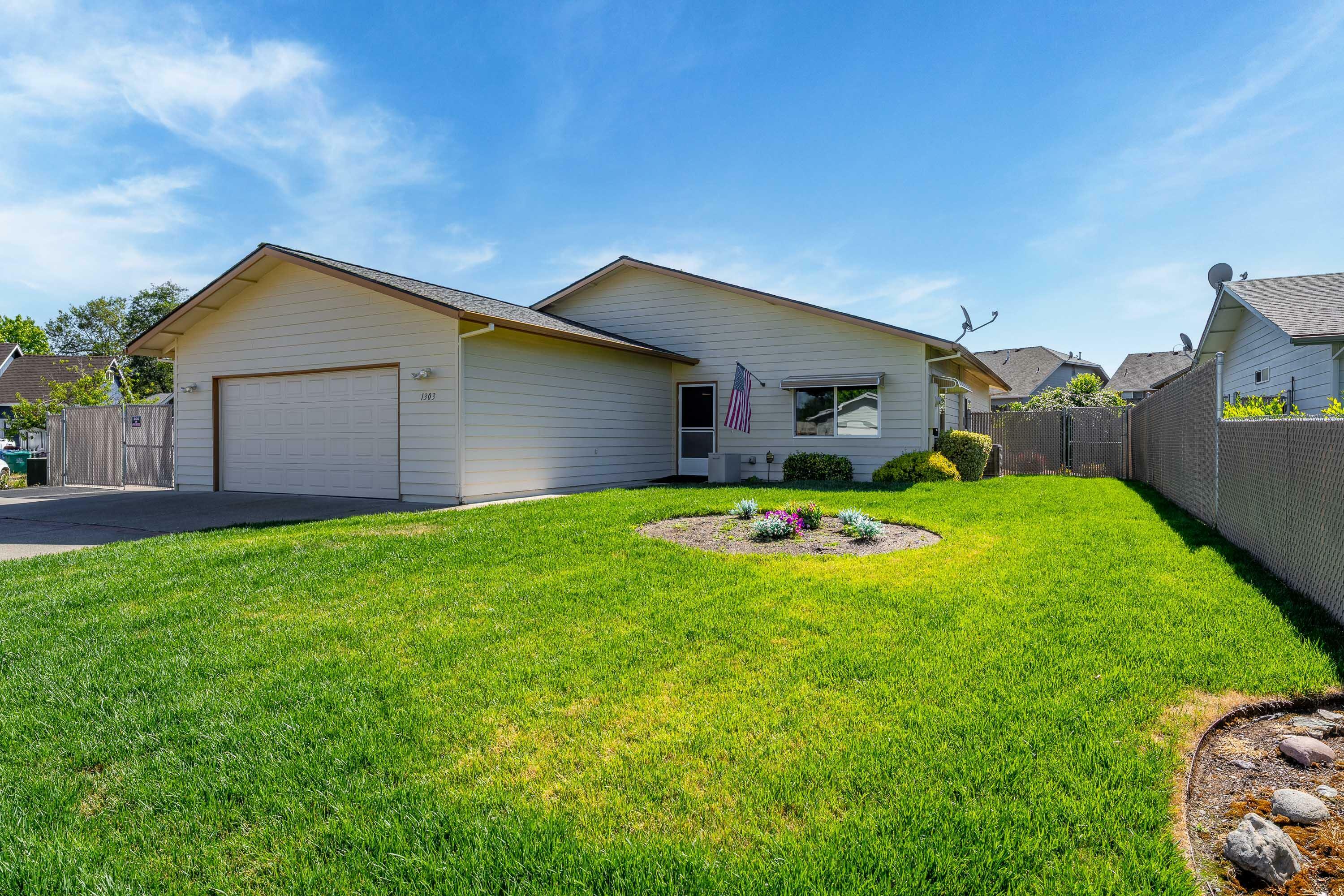 1303 SW Kokanee Lane  Grants Pass OR 97527 photo