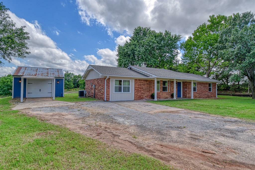 Property Photo: 272 W Water Front Drive OK 73067