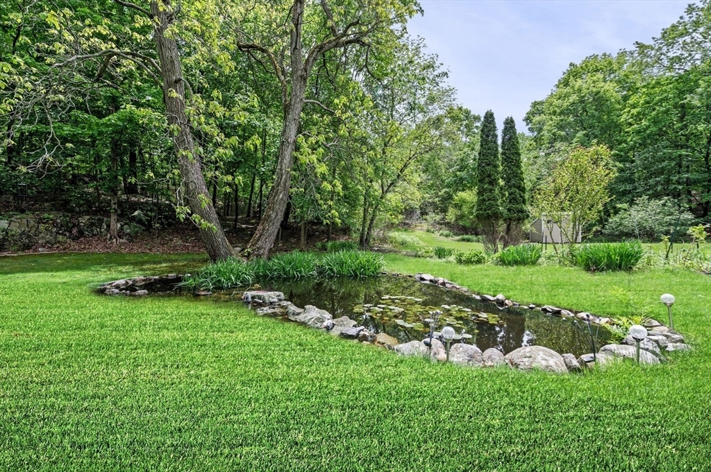 Property Photo:  5 Emery Ct  MA 02180 