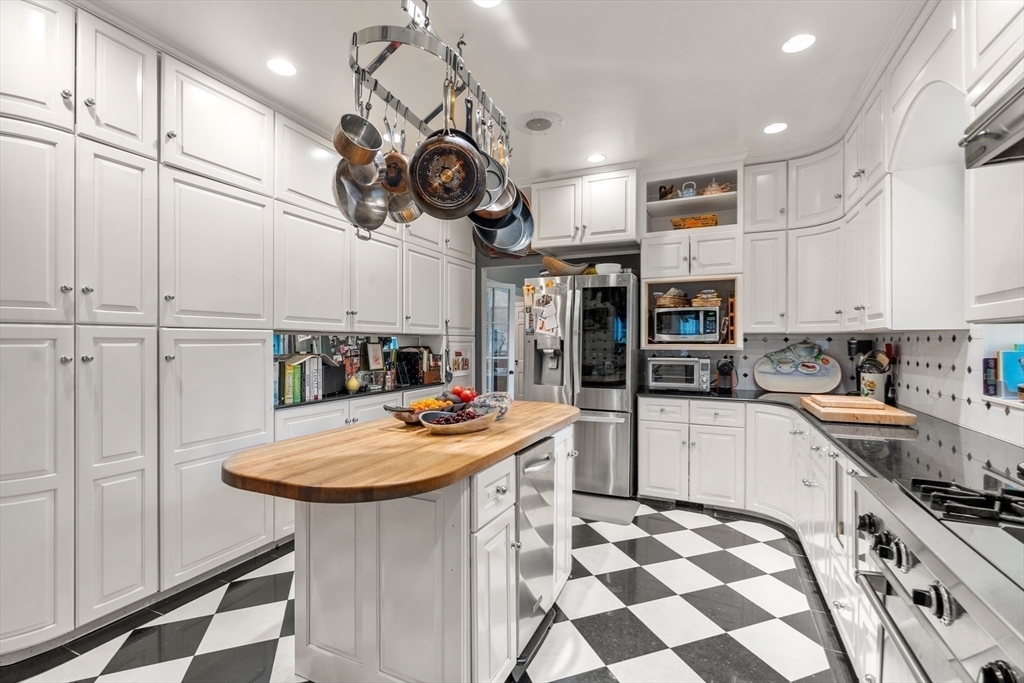 Property Photo: 74 Warren St MA 02459