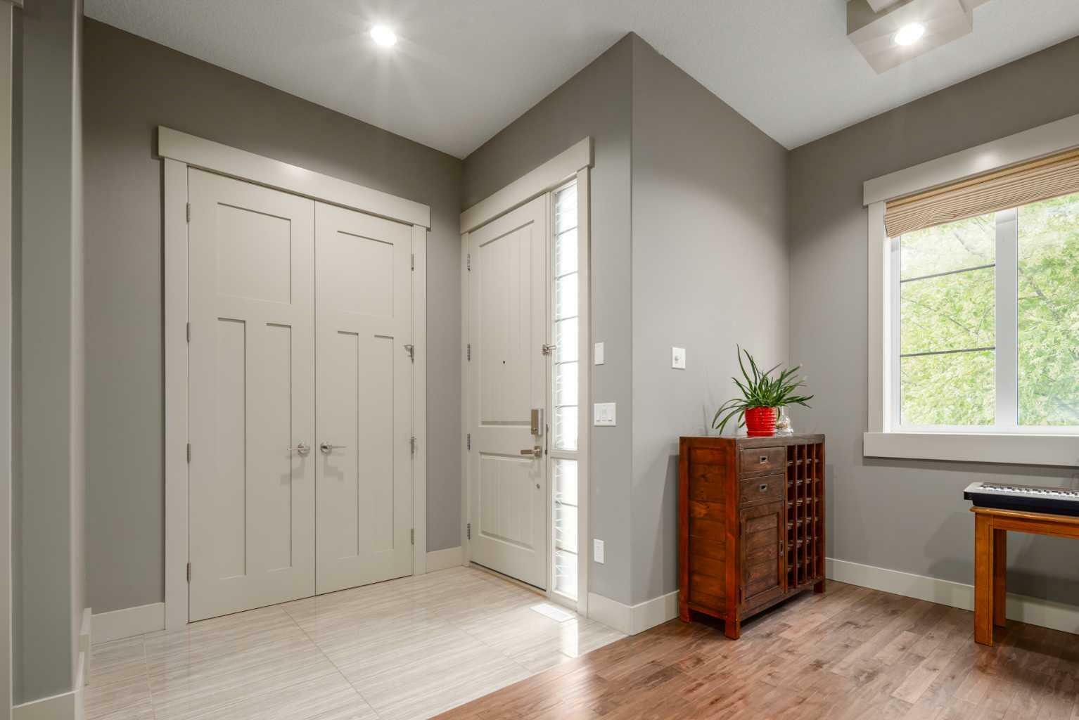 Property Photo: 465 22 Avenue NW AB T2M 1N4