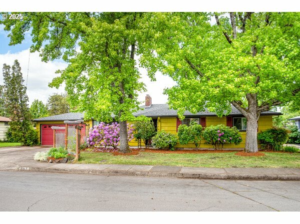 Property Photo: 855 E 39th Ave OR 97405