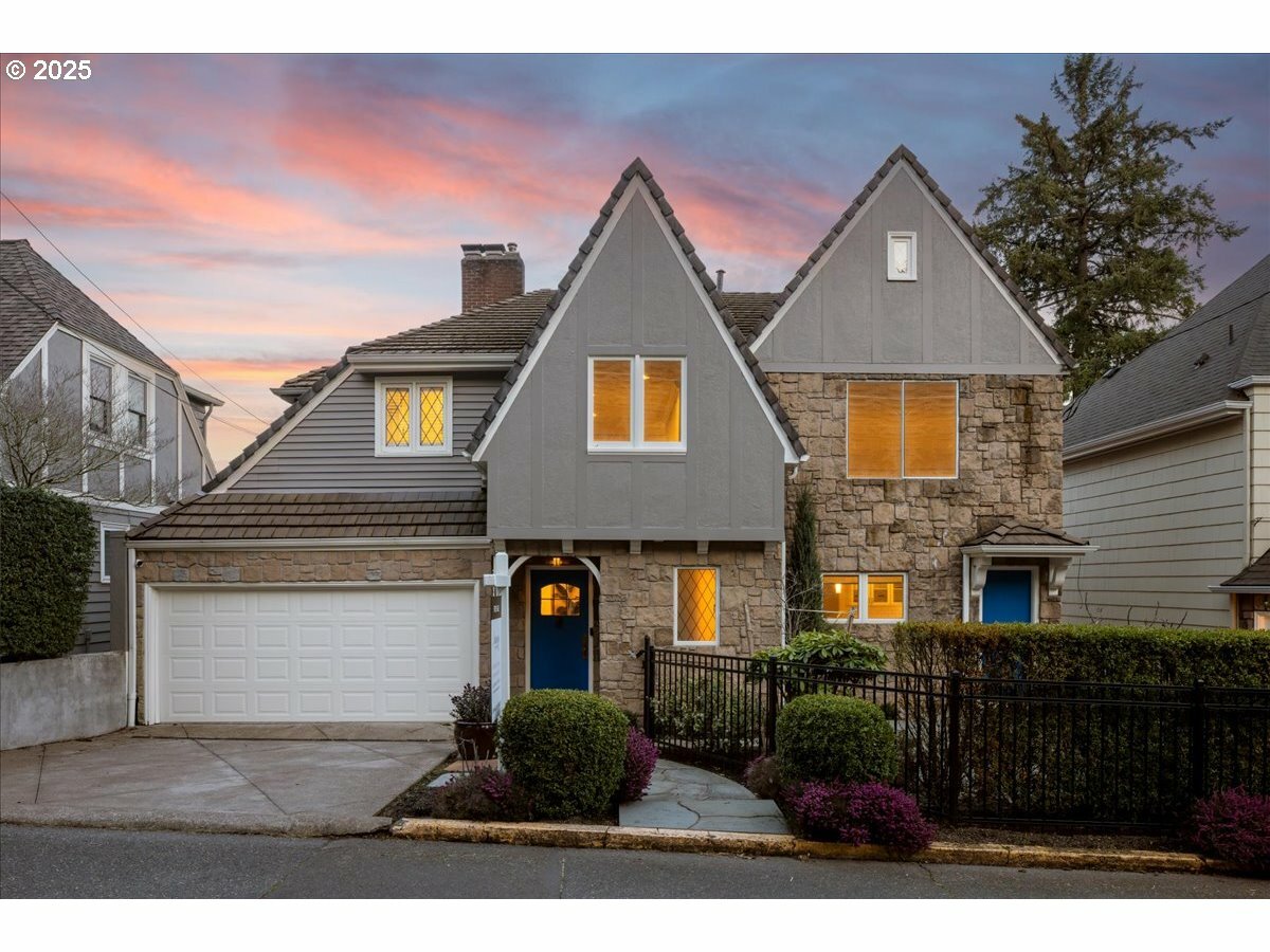 2869 SW Champlain Dr  Portland OR 97205 photo