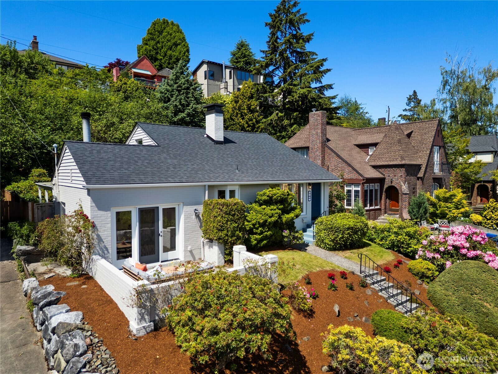 Property Photo: 3249 Conkling Place W WA 98119