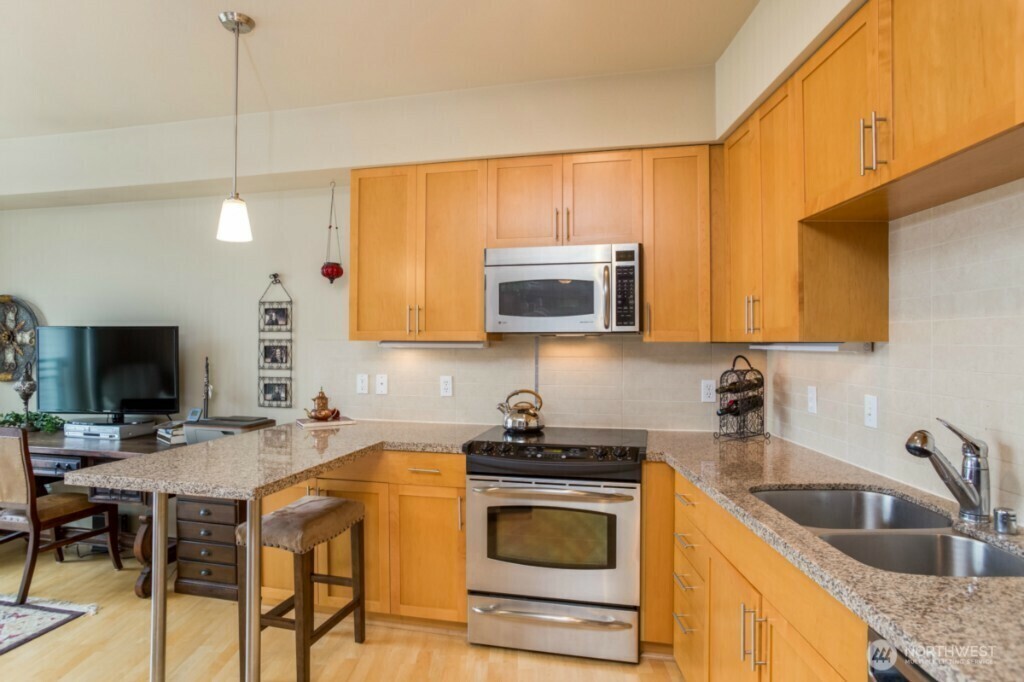 Property Photo: 170 Harbor Square Loop NE A401 WA 98110