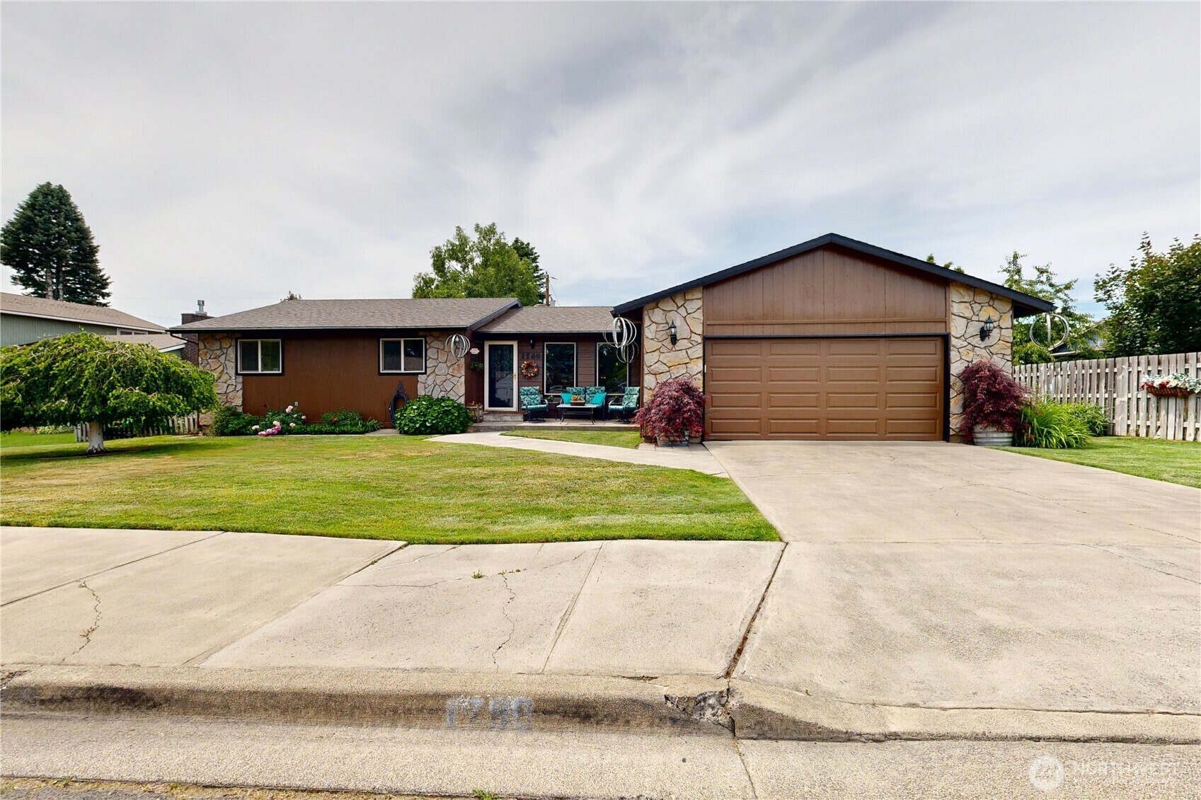 Property Photo:  1750  Bel Air Avenue  WA 99362 