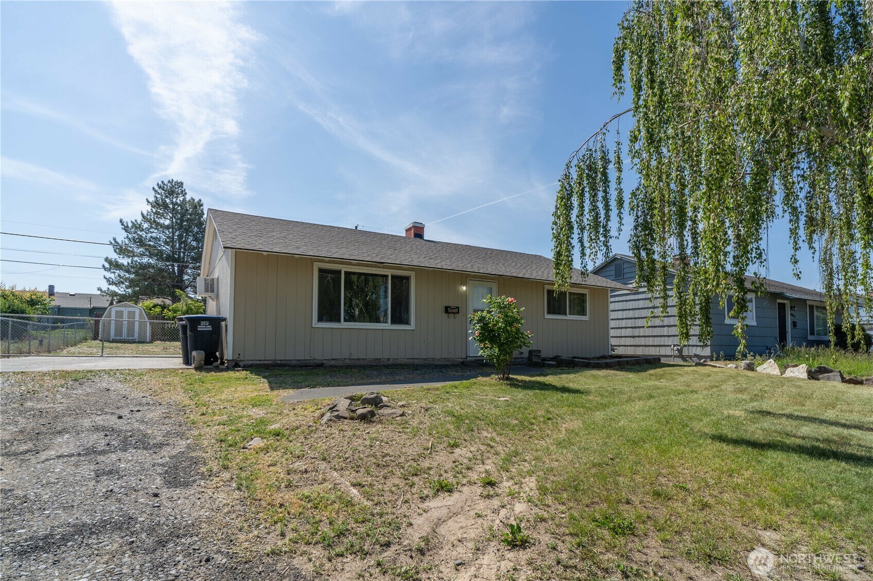 Property Photo: 715 S Hawthorne Drive WA 98837
