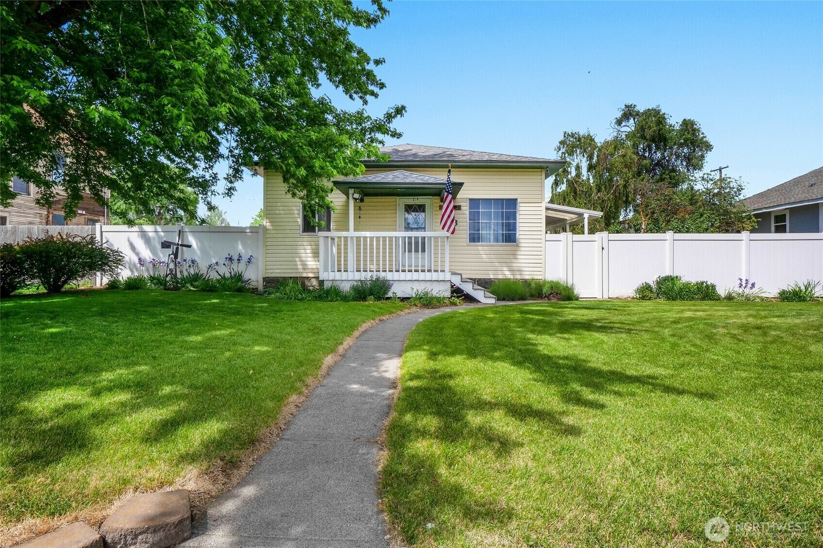 Property Photo: 213 E 3rd Street WA 99341