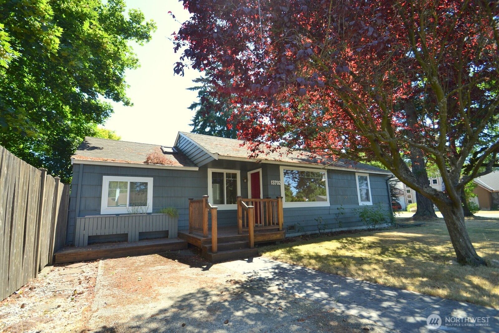 Property Photo:  13702  Densmore Avenue N  WA 98133 