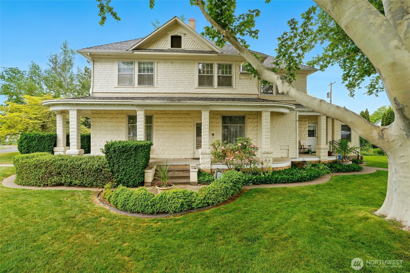 Property Photo: 113 NE 7th Avenue OR 97862