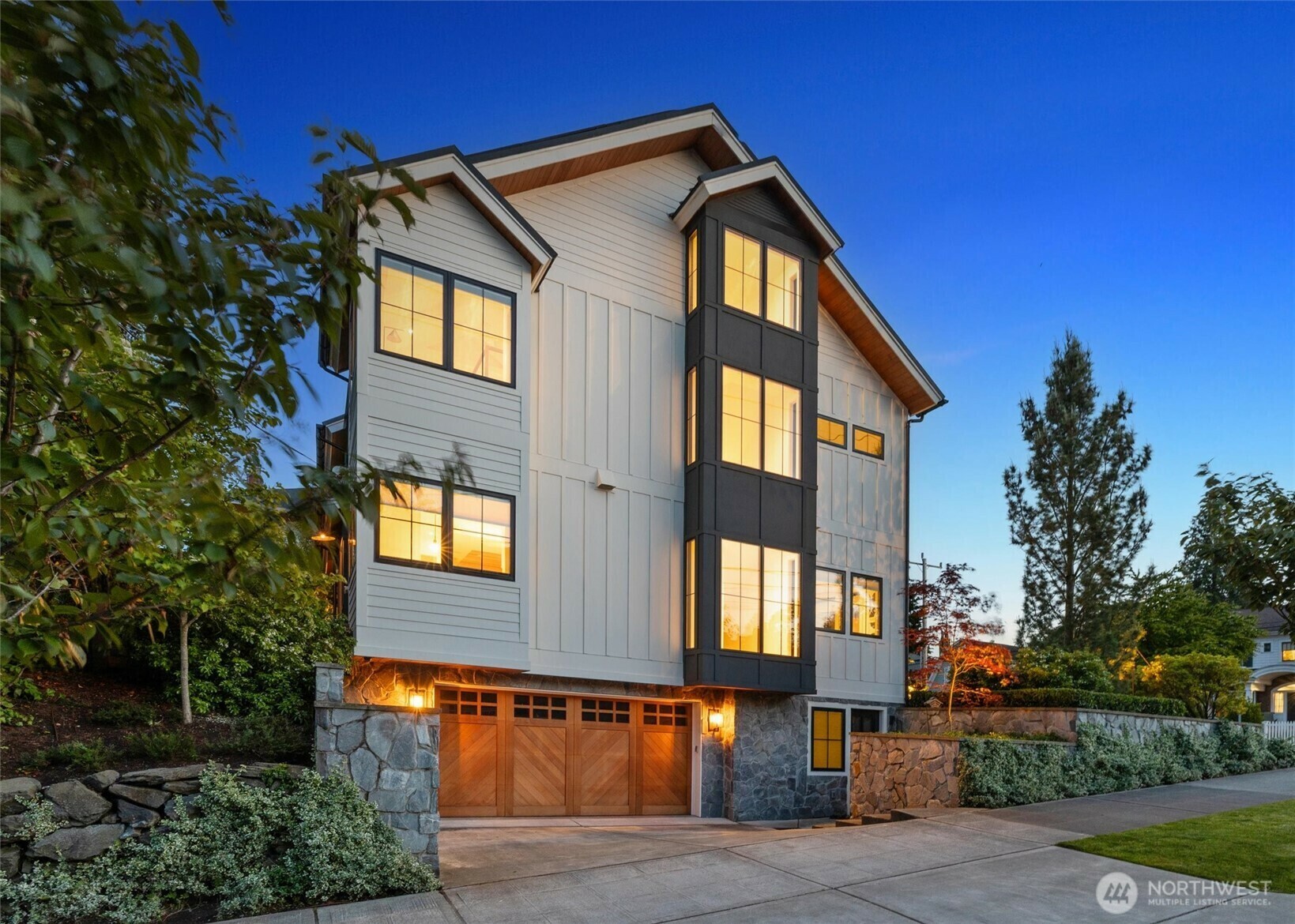 Property Photo: 4232 Burke Avenue N WA 98103