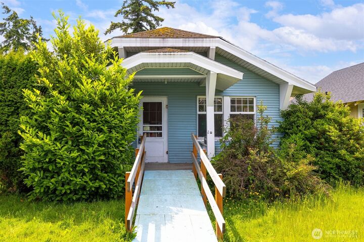 Property Photo:  208  Carolina Street  WA 98225 