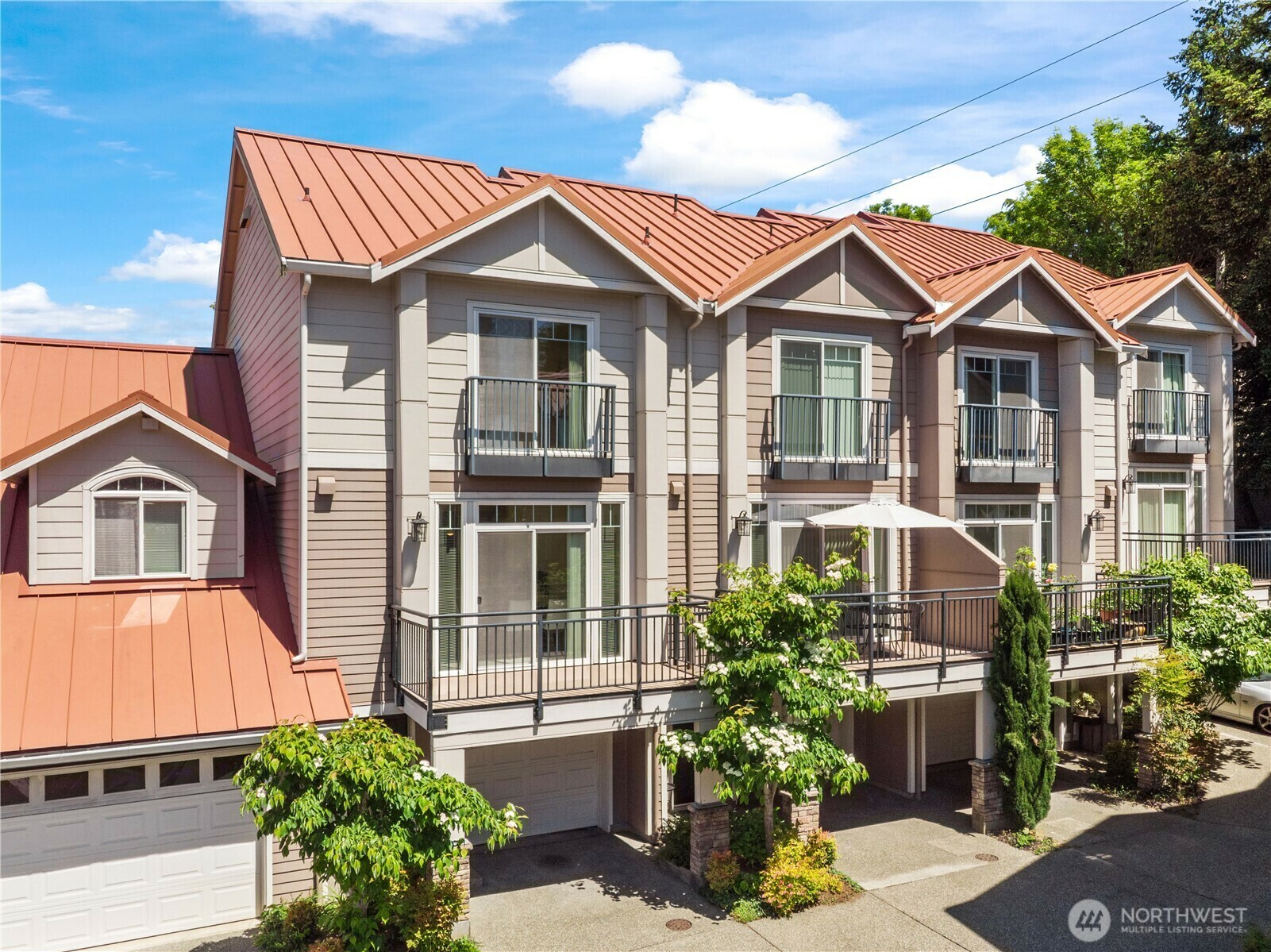 Property Photo: 12721 SE 41st Place 211 WA 98006