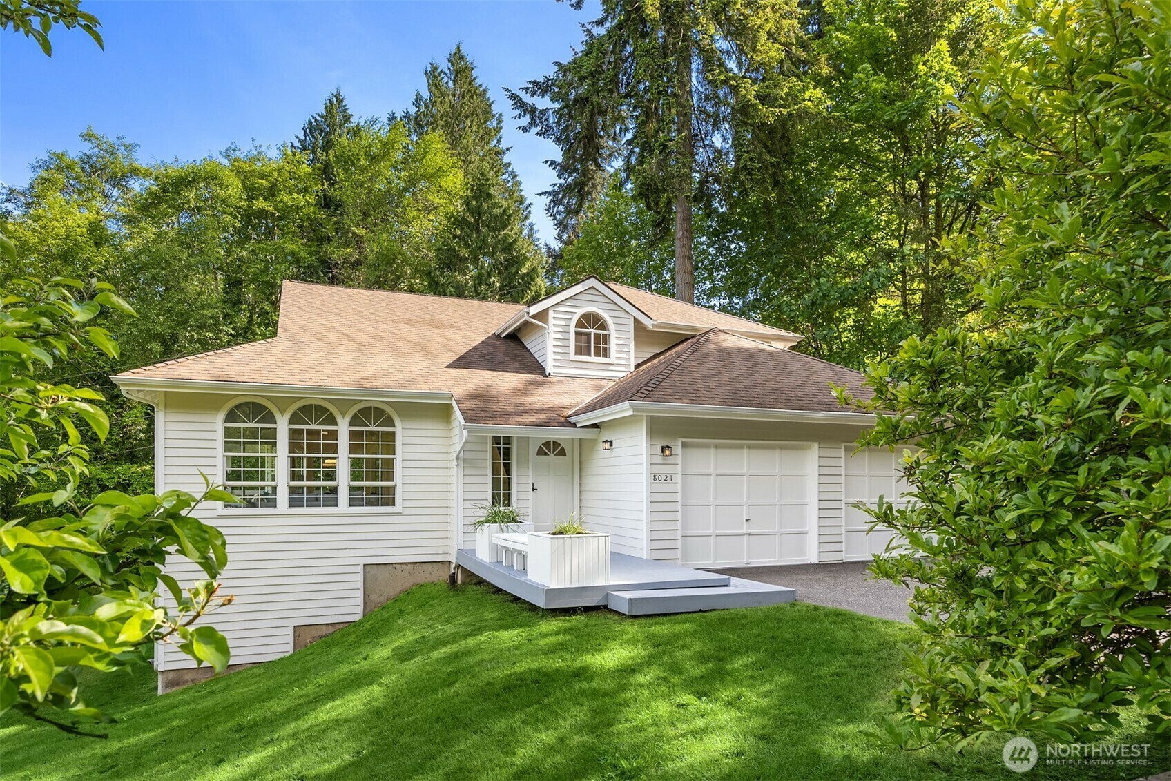 Property Photo: 8021 NE Sandpiper Lane WA 98110