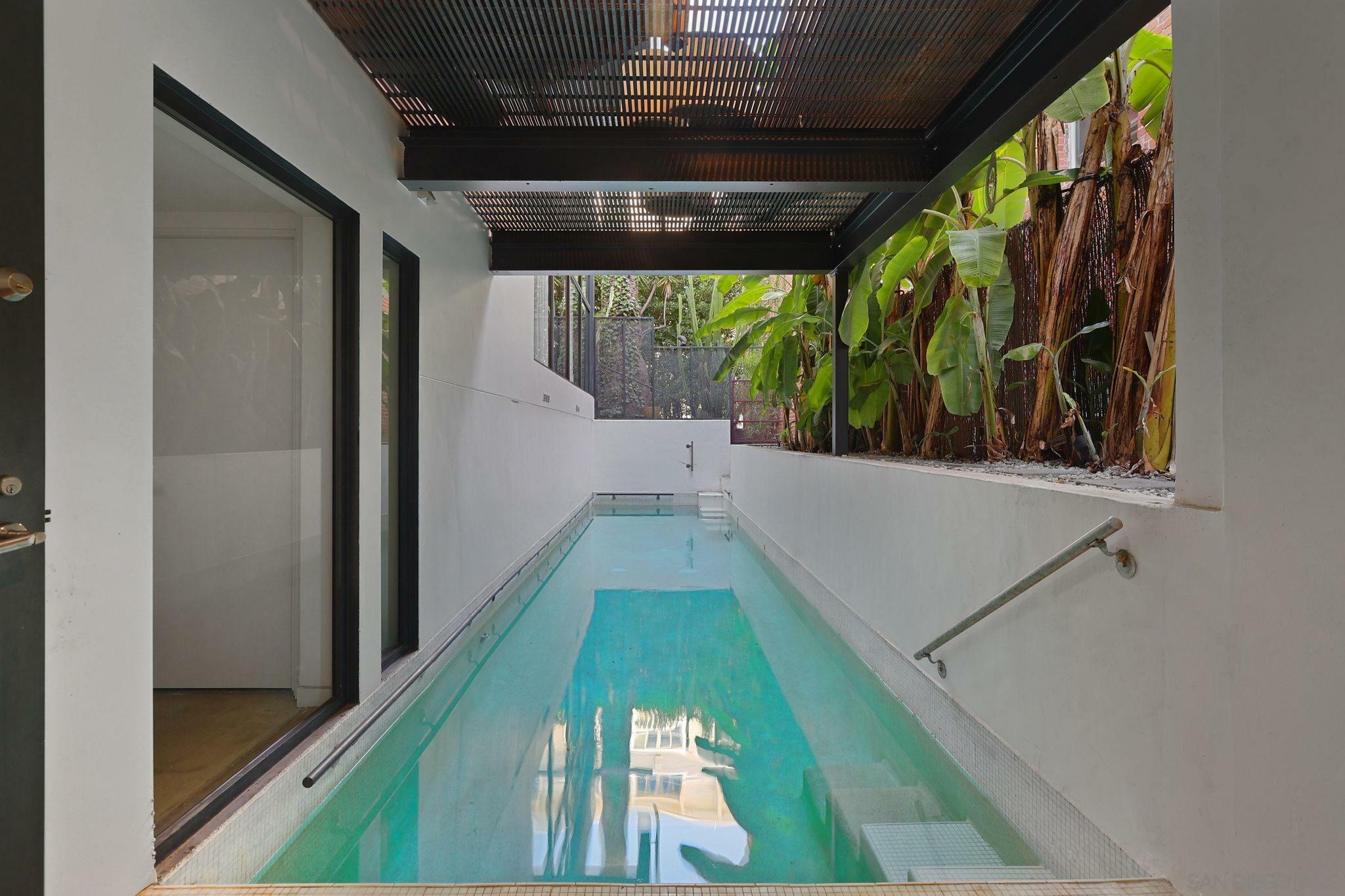 Property Photo: 7 Vicente Terrace CA 90401