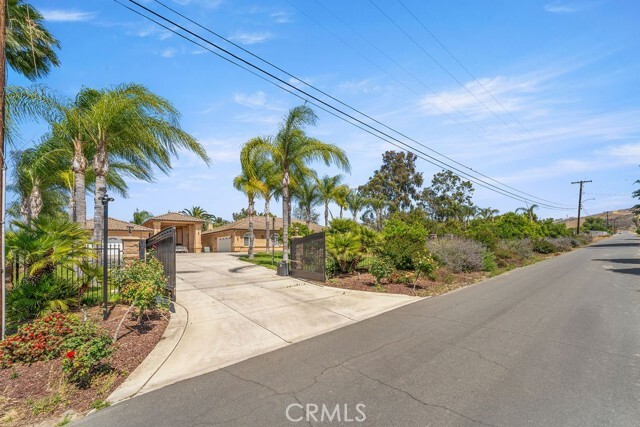 Property Photo: 2189 Myers Street CA 92503