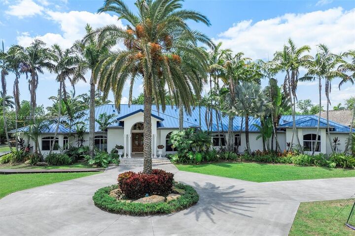 Property Photo: 15960 SW 250th St FL 33031