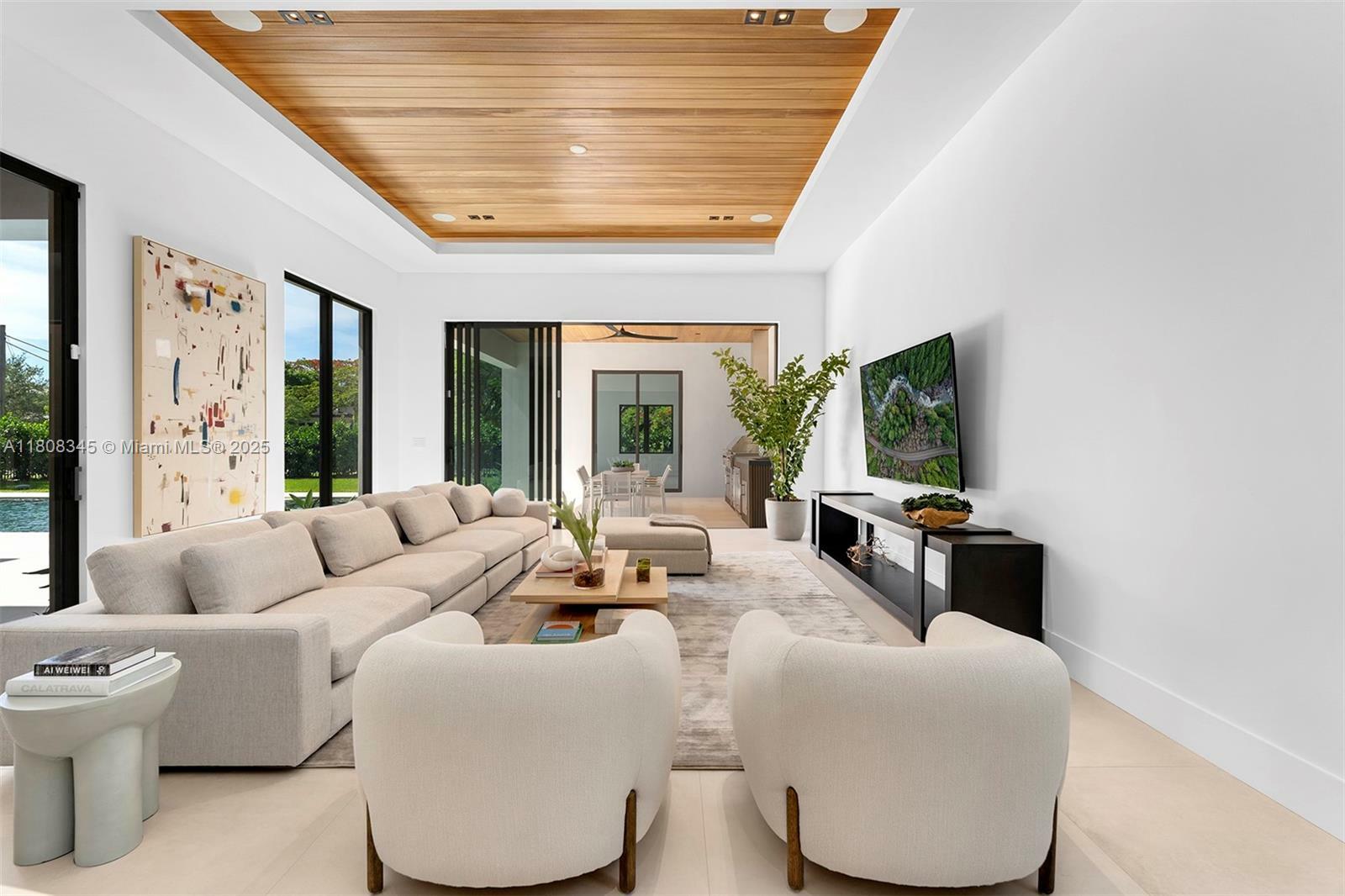 Property Photo: 11001 SW 65 Ave FL 33156