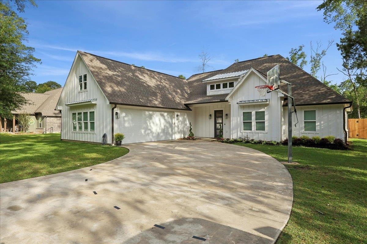 Property Photo: 184 E Chance Road TX 77657