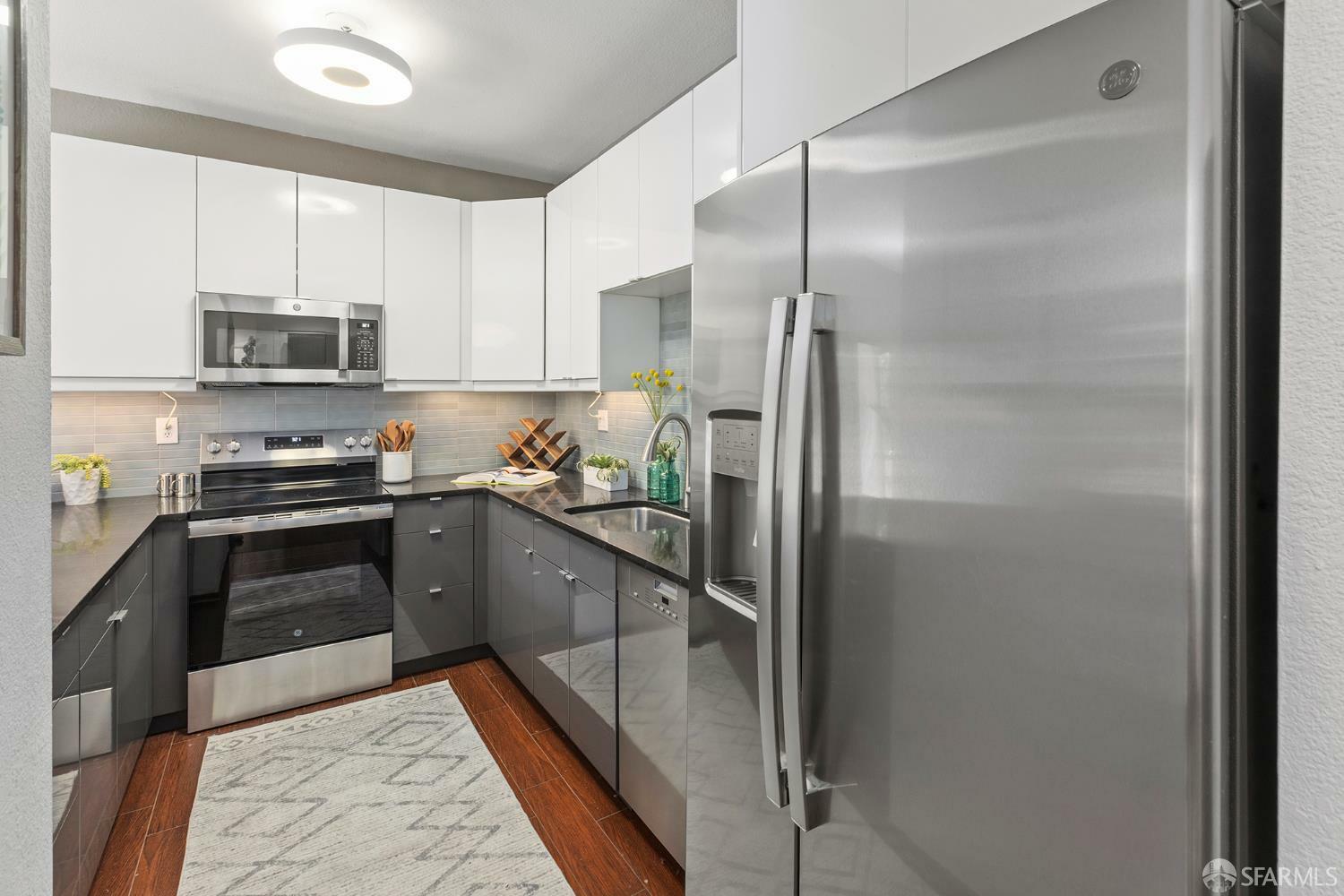 Property Photo: 2060 Sutter Street 202 CA 94115