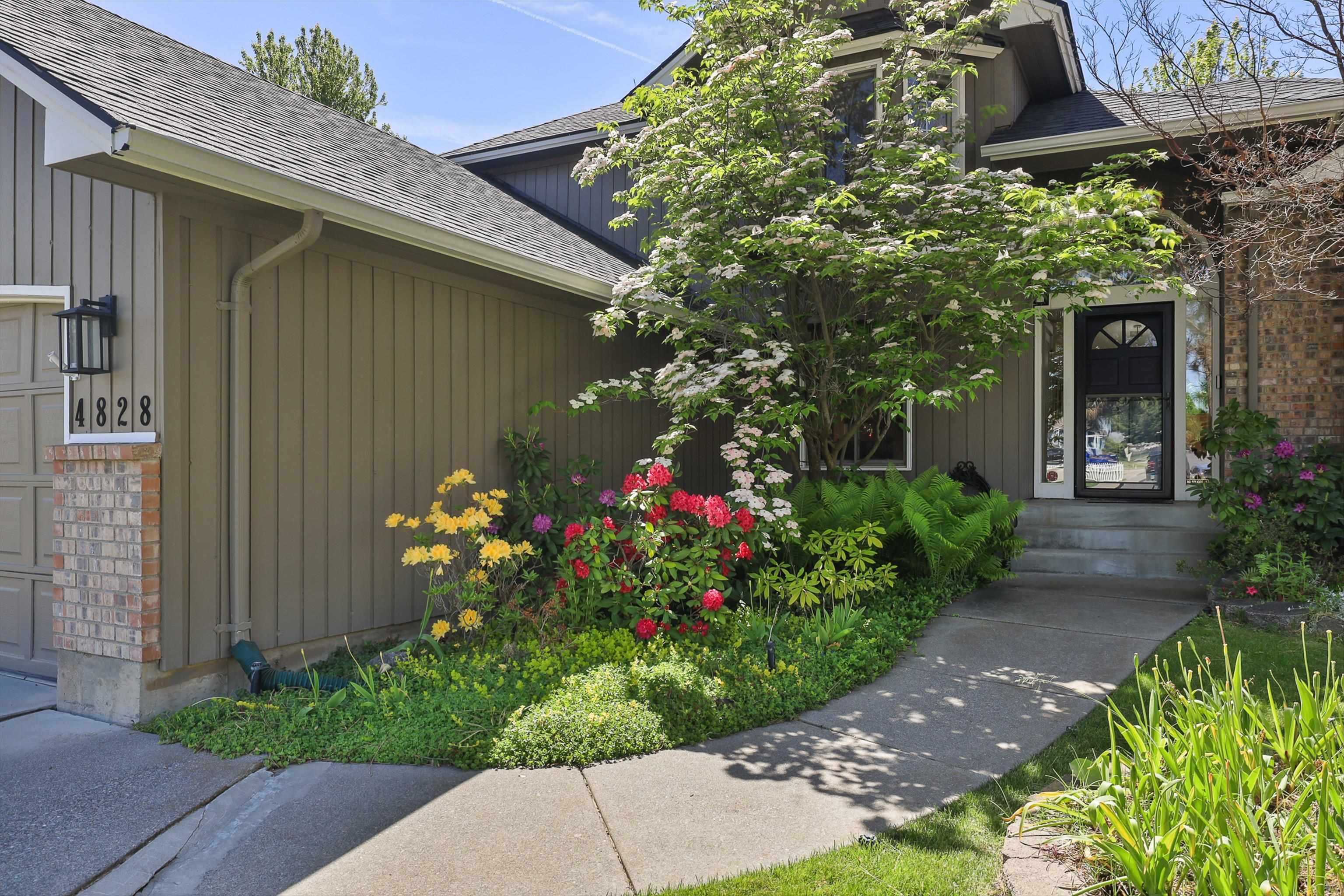 Property Photo: 4828 S Myrtle St WA 99223
