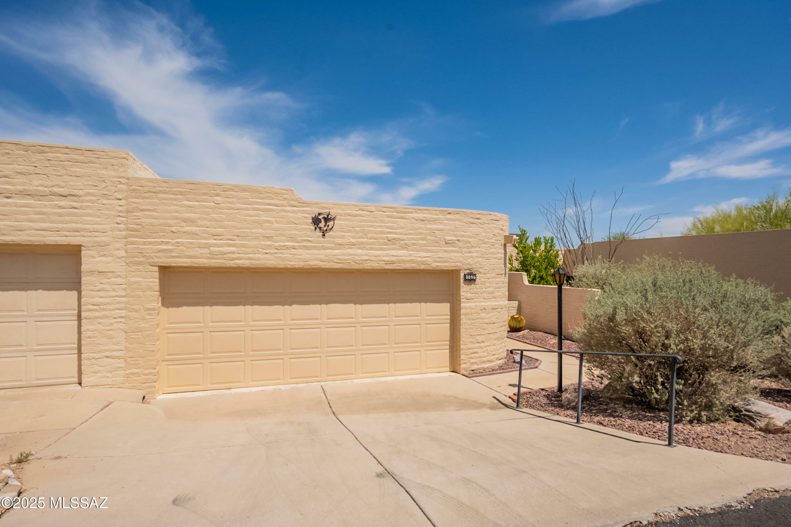 Property Photo: 5096 N Placita Del Lazo AZ 85750