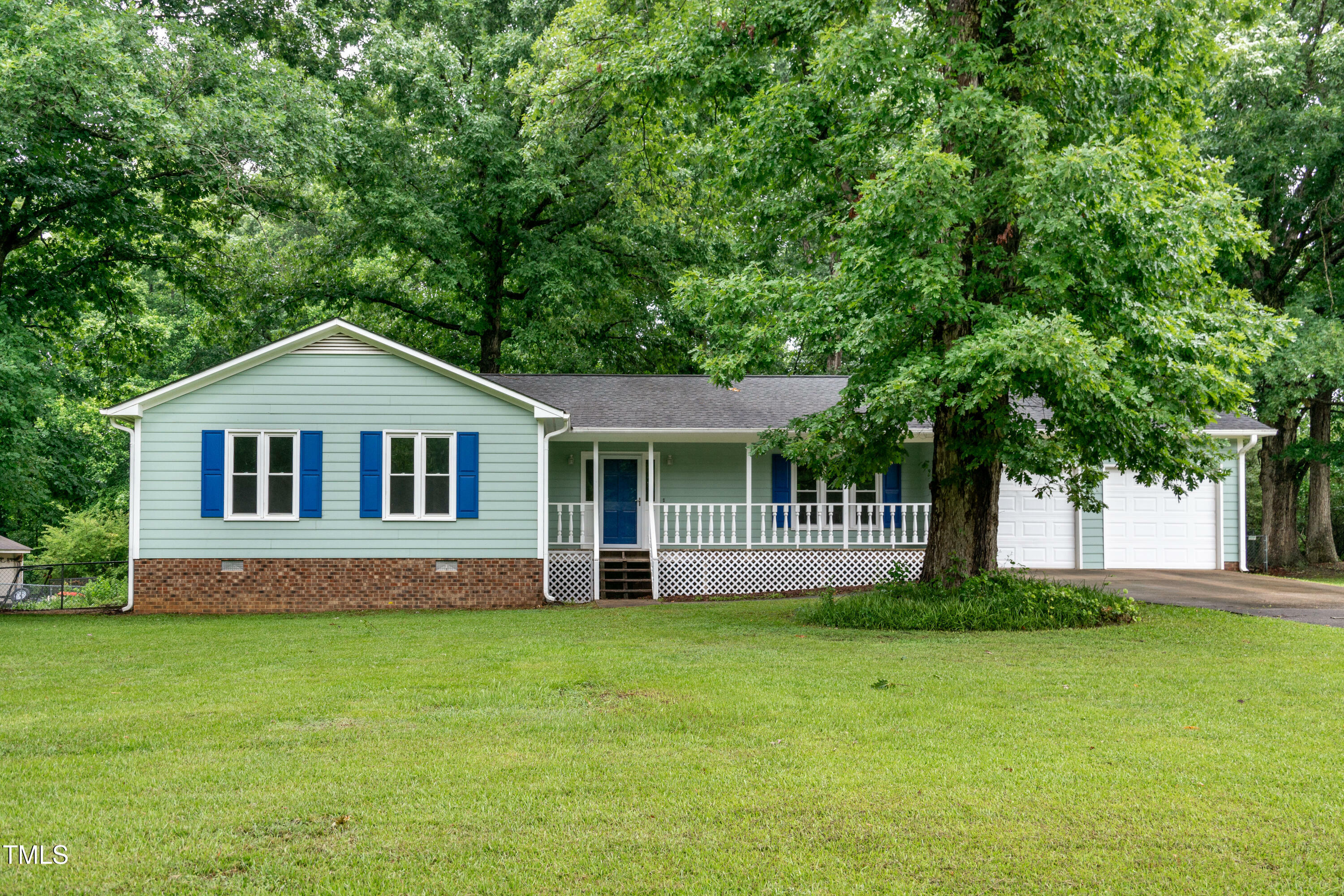 Property Photo: 2532 Rolling Meadows Drive NC 27603