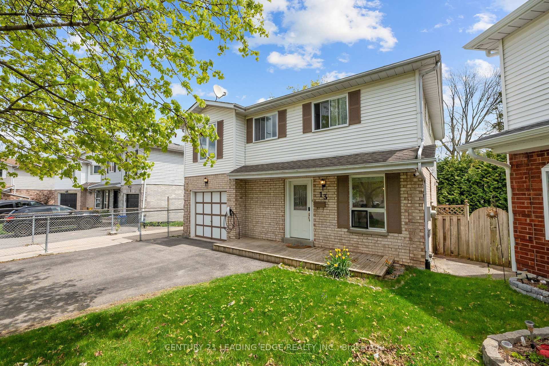 Photo de la propriété: 13 Sylvia Court ON L1B 1J4