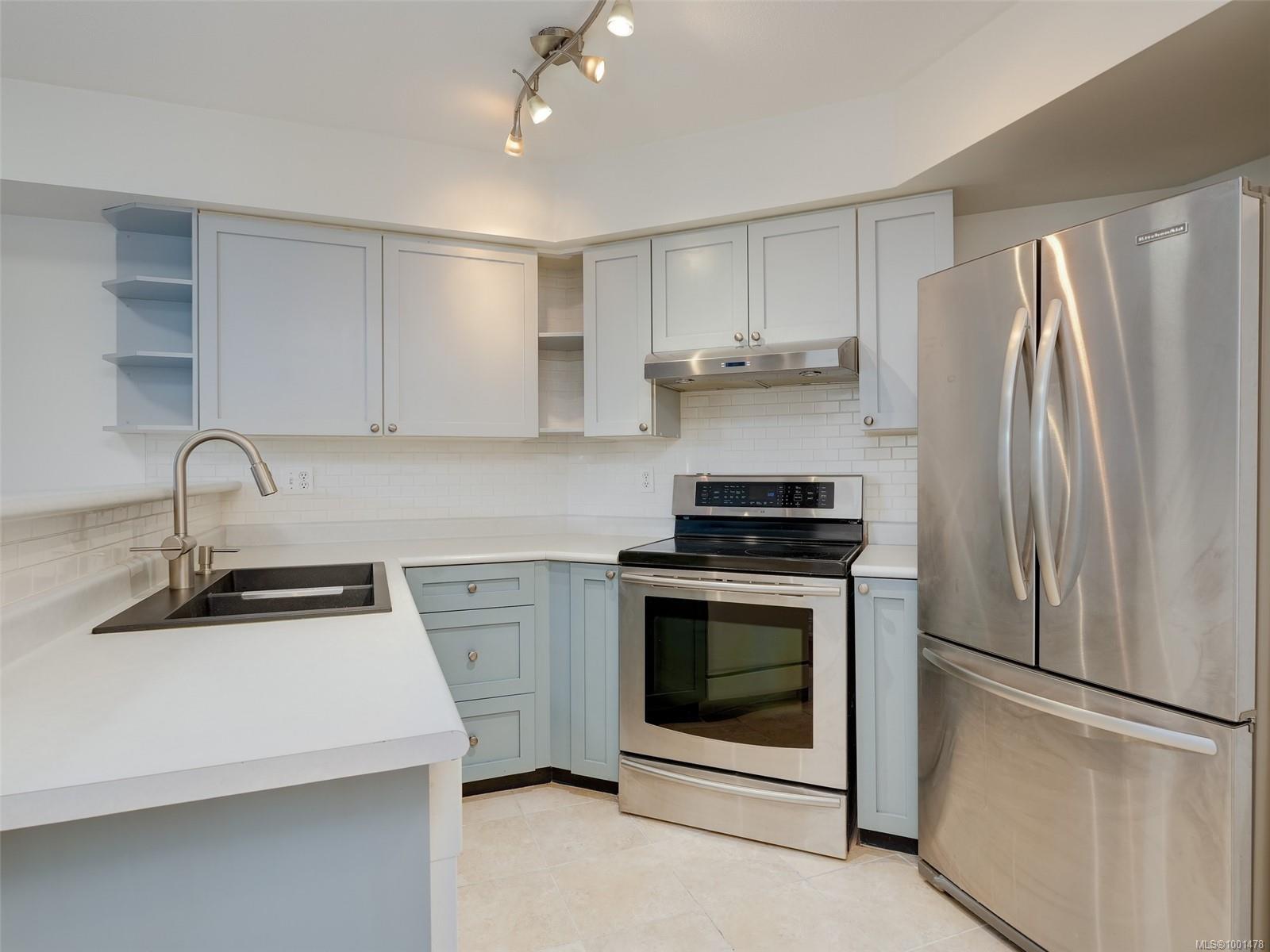 Property Photo: 827 North Park St 119 BC V8W 3Y3