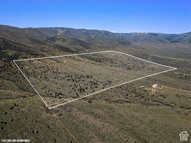 Property Photo: 865 S Guilded Oak Rd E UT 84082
