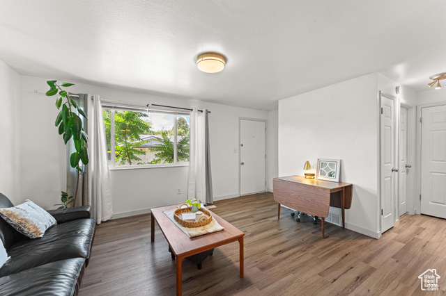 Property Photo:  652 E 200 N  UT 84062 