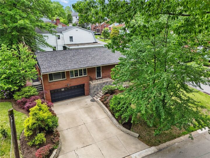 Property Photo:  450 Willow Dr  PA 15243 