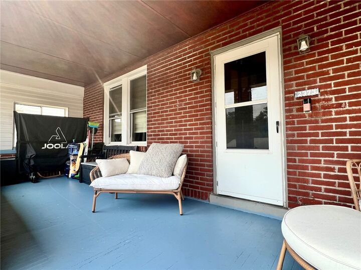 Property Photo:  2373 E Beckert Ave  PA 15212 