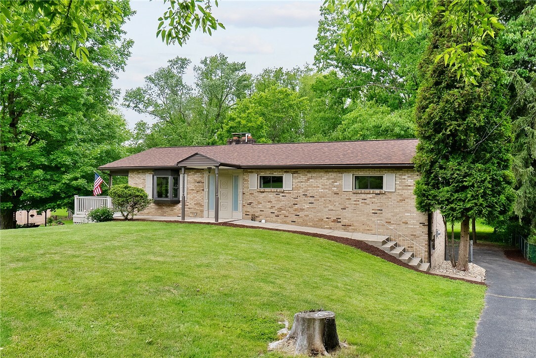 Property Photo: 121 Edgar Ln PA 15367