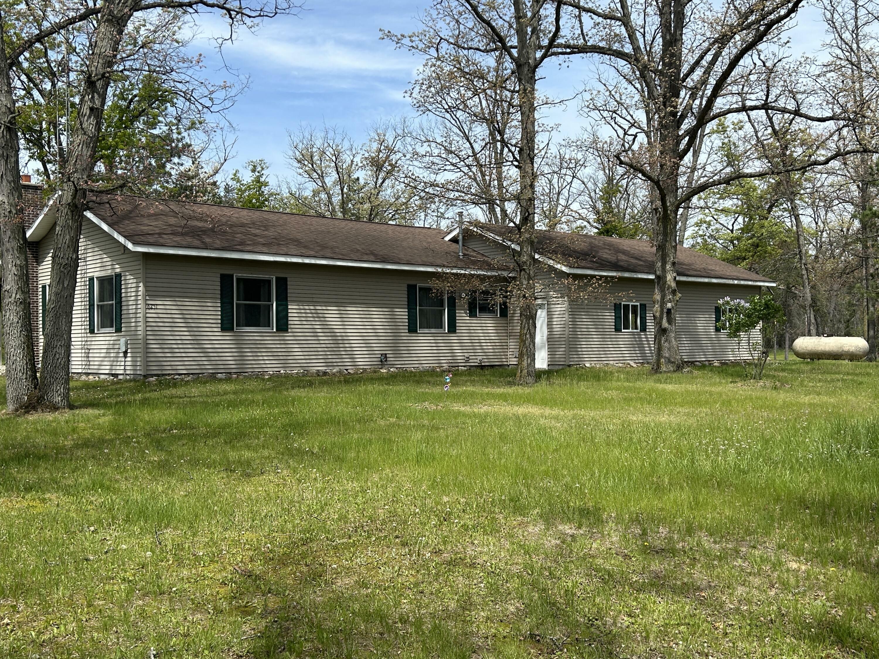 Property Photo:  6251 M-65 North  MI 48728 