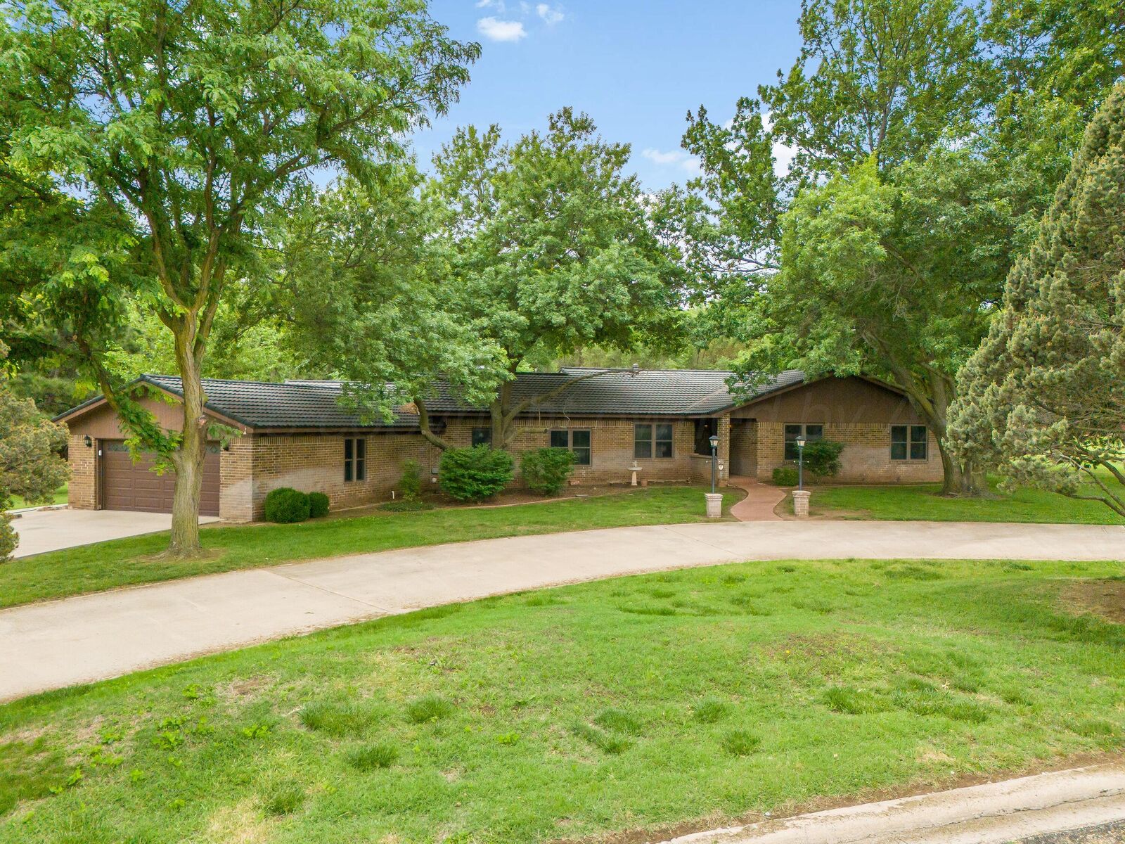 Property Photo: 300 W 11th Street TX 79096