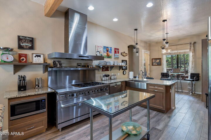 Property Photo: 1180 E Waterway Lane AZ 85901