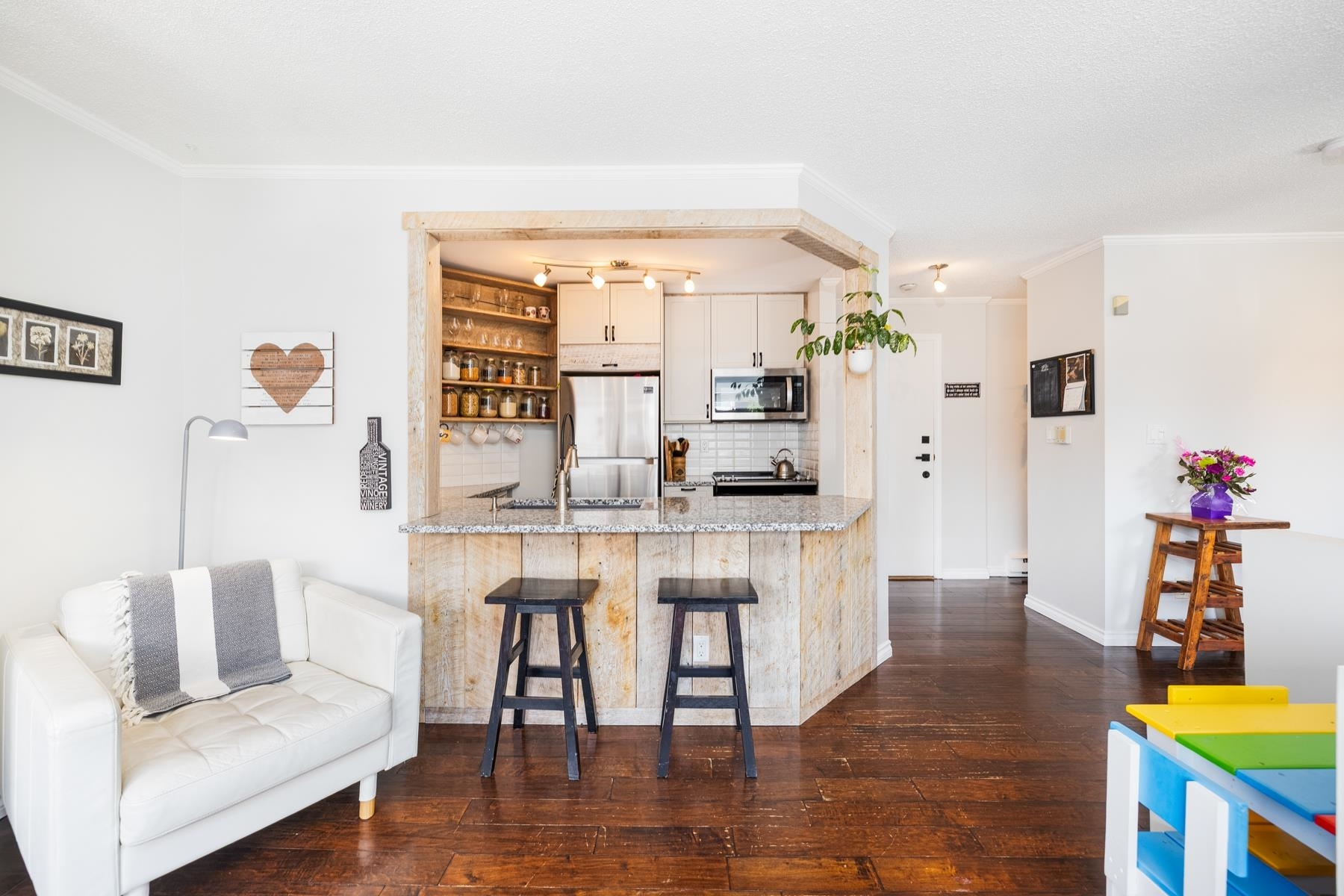 3721 Delbrook Avenue 309  North Vancouver BC V7N 3Z4 photo