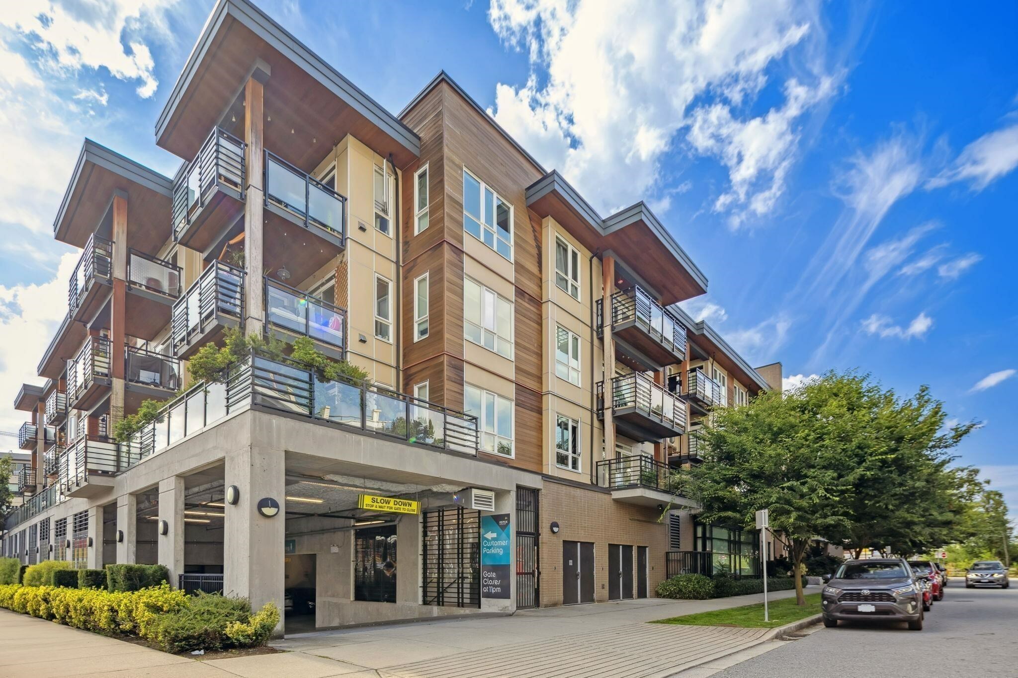Property Photo: 733 W 14th Street 309 BC V7M 0C6