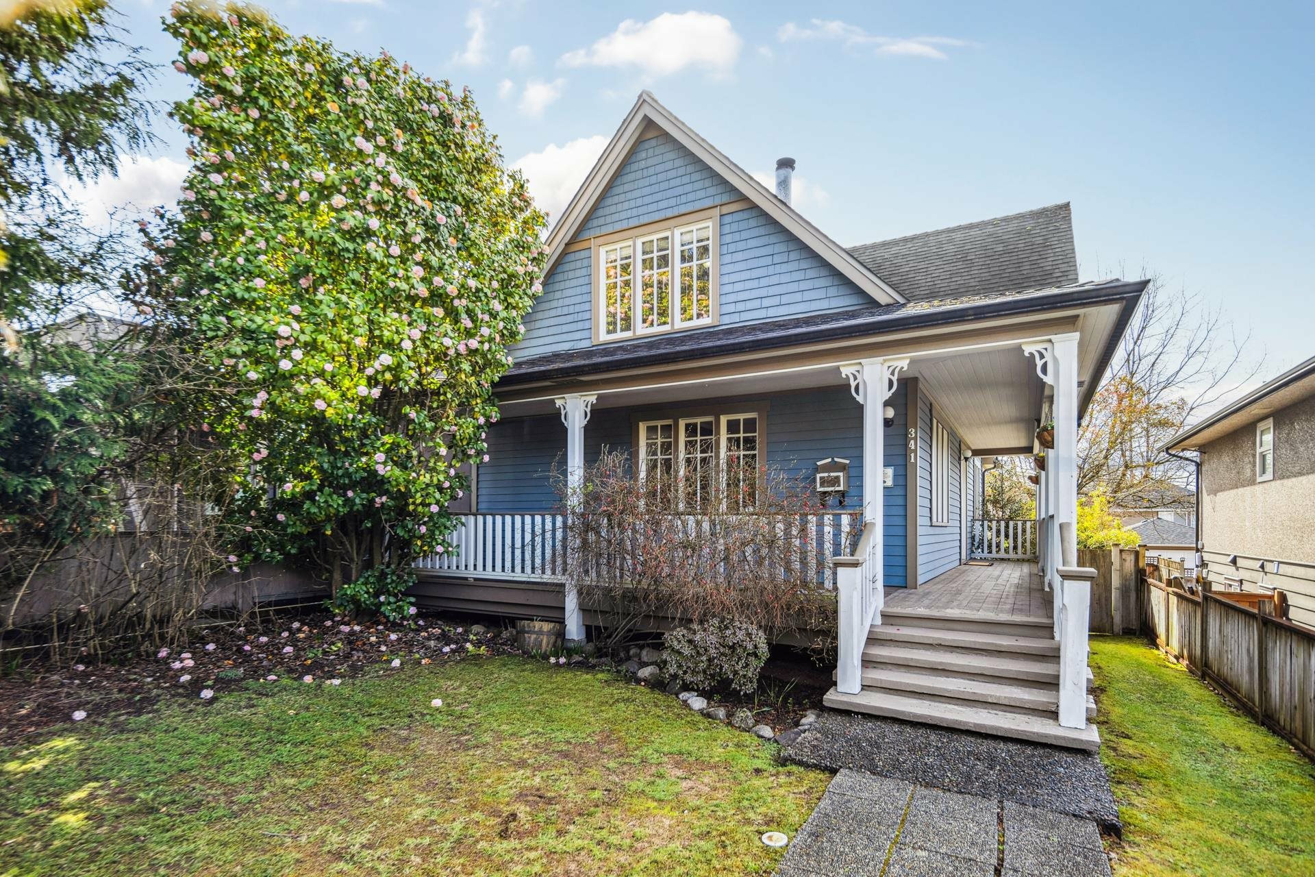 Property Photo: 341 W 22nd Street BC V7M 2A3