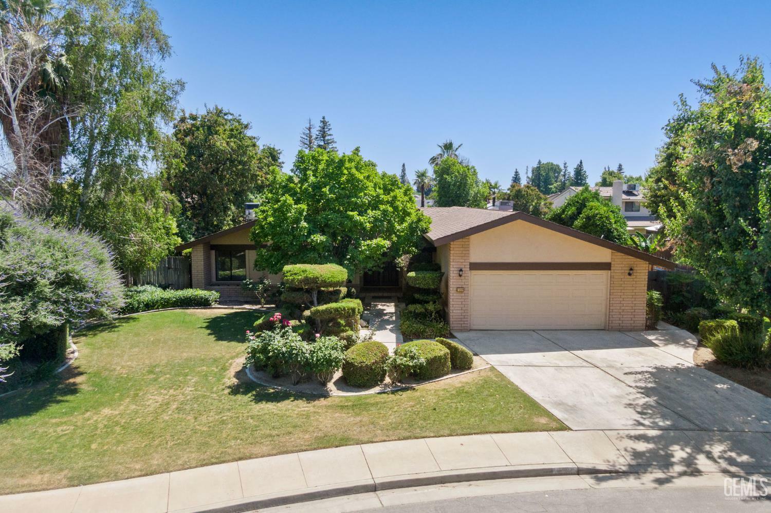 7209 Lahaina Avenue  Bakersfield CA 93309 photo
