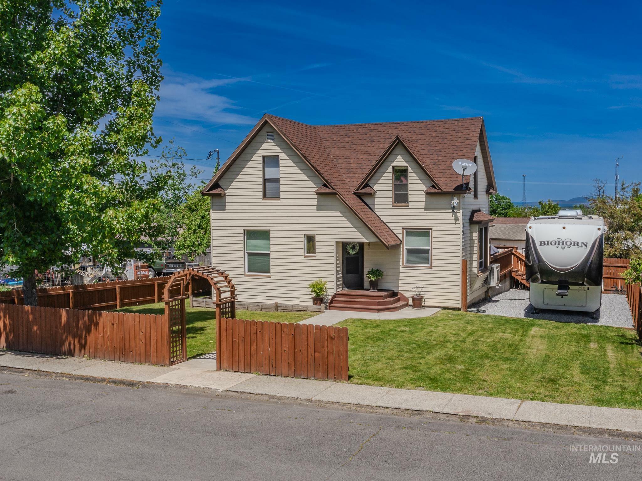 Property Photo:  707 Elk Street  ID 83530 
