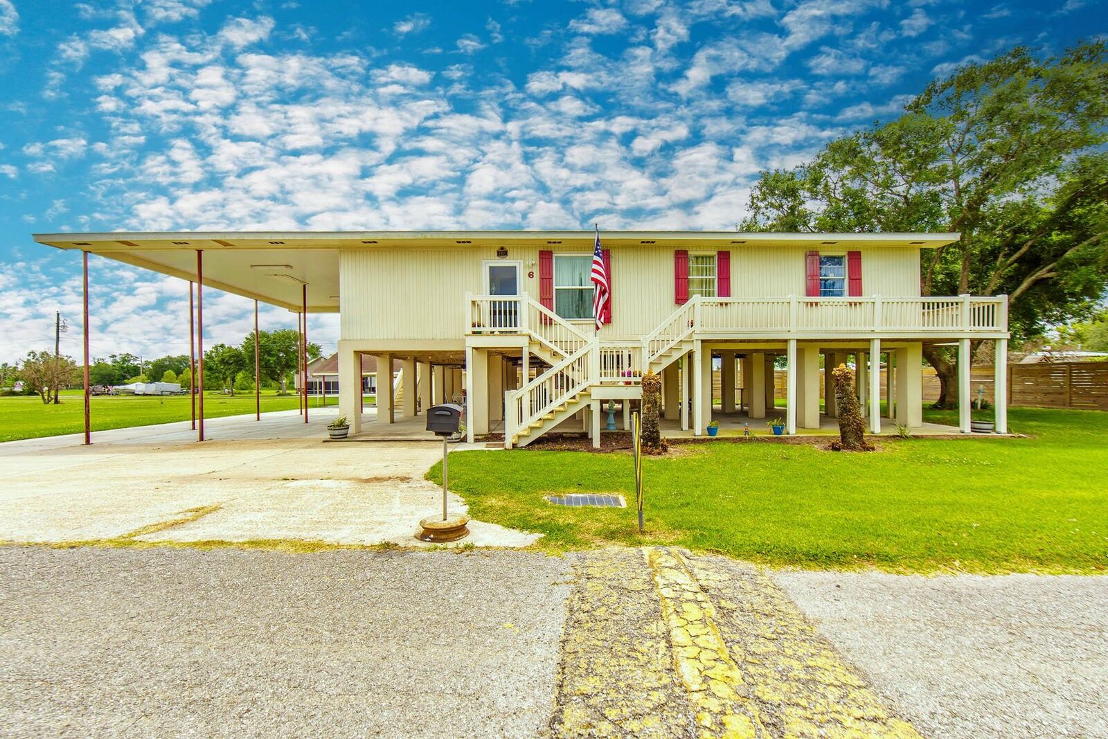 Property Photo:  6 Rocky Rd  LA 70363 