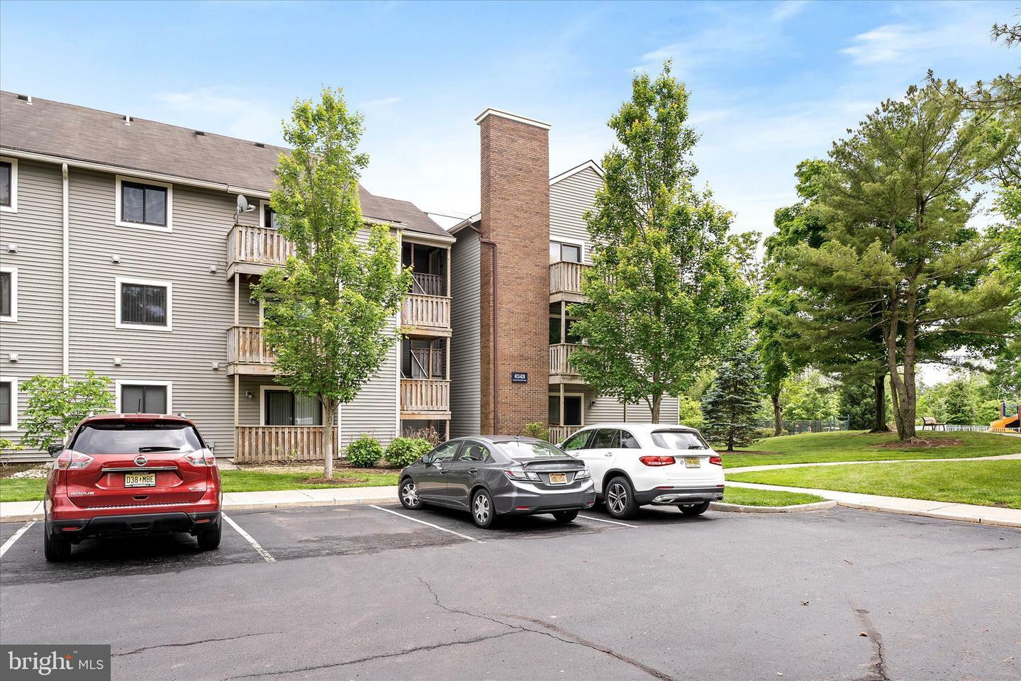 Property Photo:  422 E Ravens Crest Drive  NJ 08536 